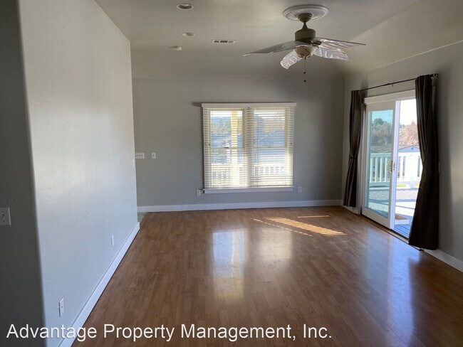 Building Photo - 2 br, 1 bath House - 439 E. Branch