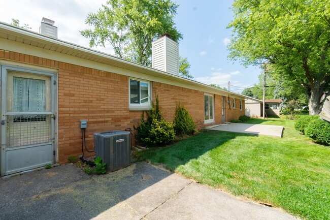 Building Photo - West Lafayette Schools Beautiful Home, Sho...