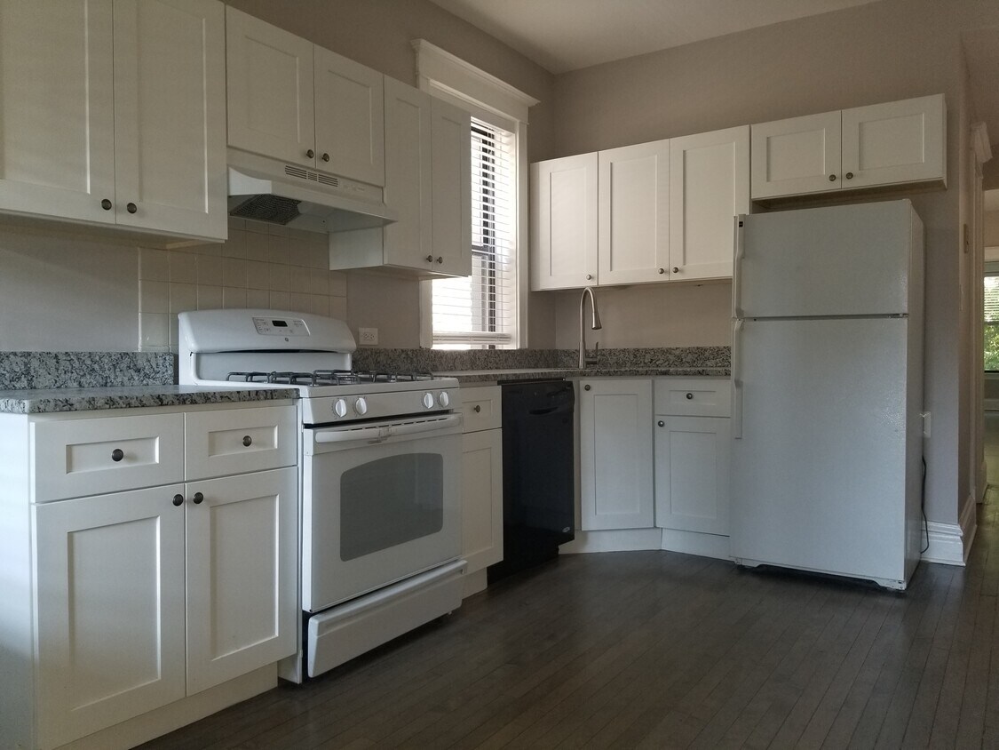 Foto principal - 2136 N Sheffield Ave