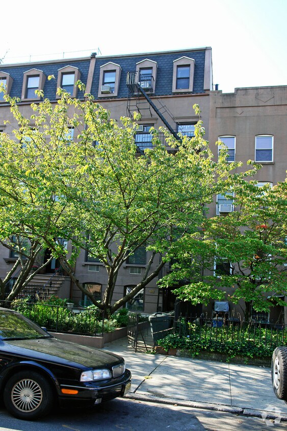 Foto del edificio - 98 2nd Pl