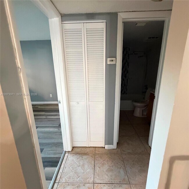 Foto del edificio - 3470 Foxcroft Rd