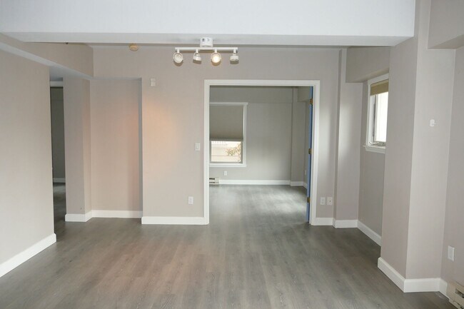Building Photo - Great Capitol Hill 2 Bedroom, 1 Bath Condo...