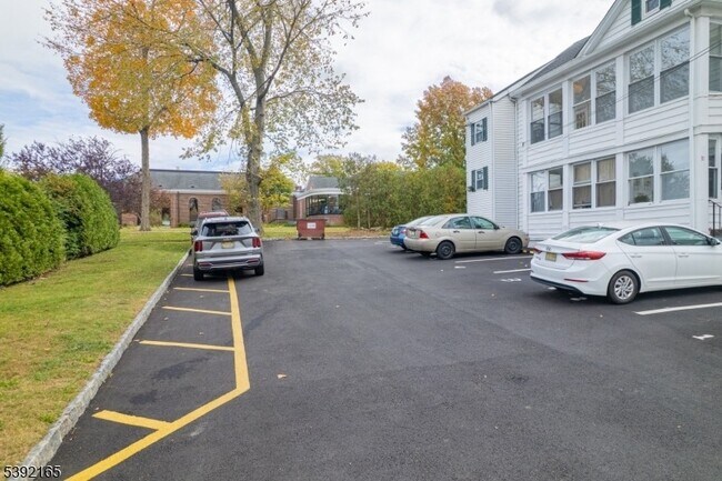 Foto del edificio - 10 N Passaic Ave