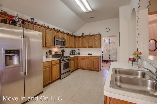 Foto del edificio - 3348 Silver Creek Dr