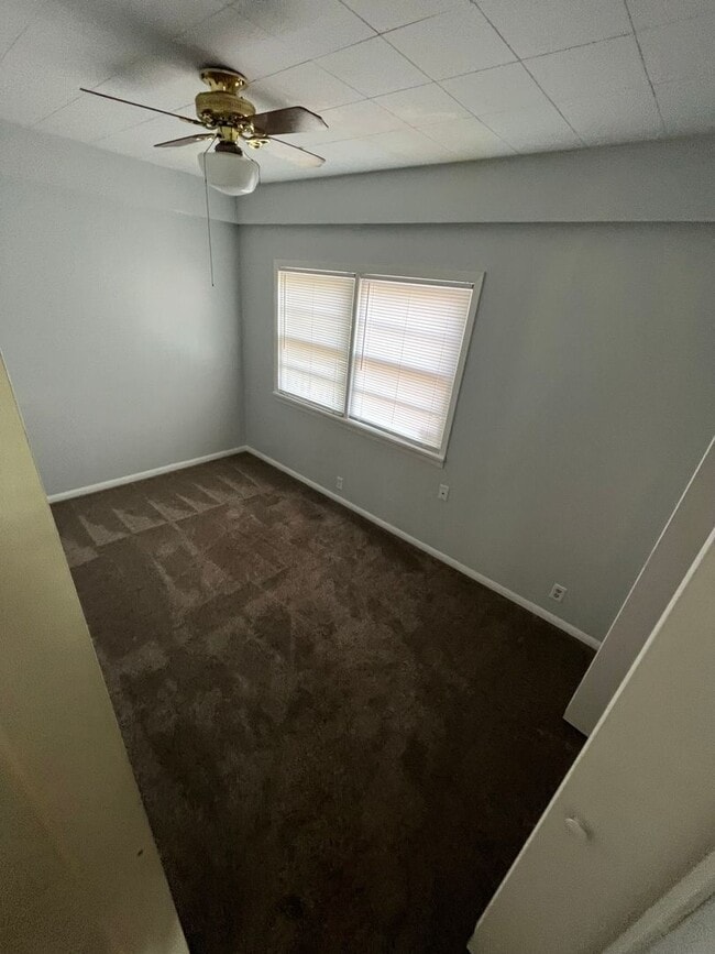 Building Photo - 4 Bedroom 2 Bathroom House
