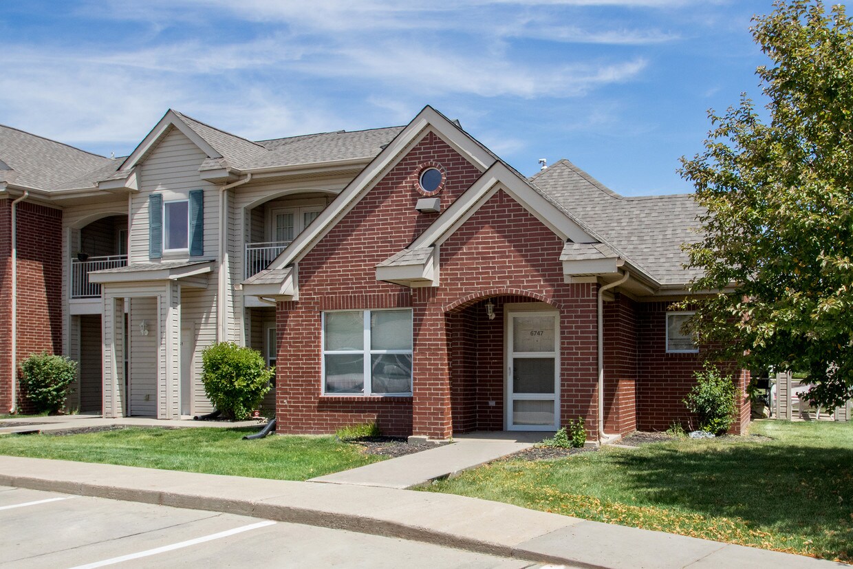 The Ave at Johnston Commons Apartments at 6200 Clark Ln Johnston, IA