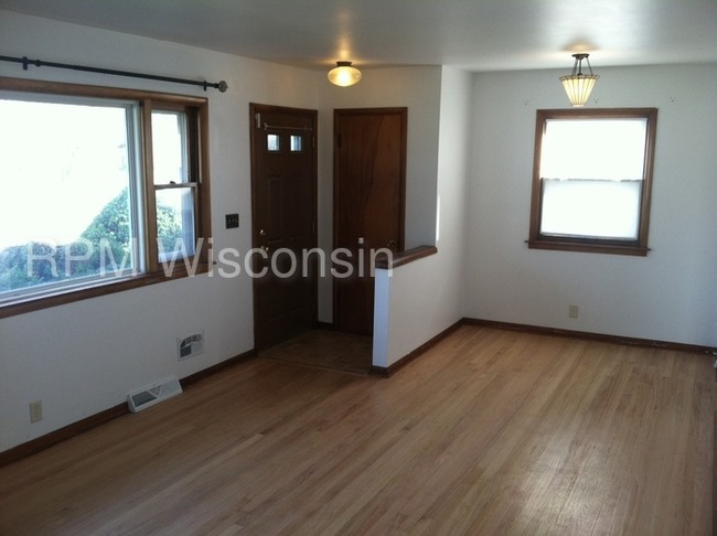 Building Photo - Three Bedroom Single Family Home
