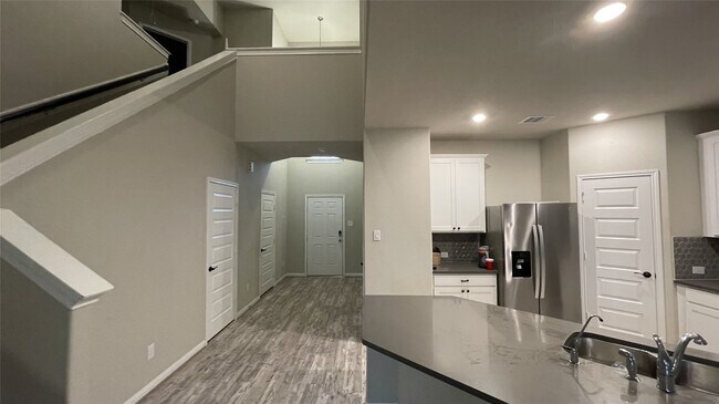Building Photo - 5802 Golden Peak Ln