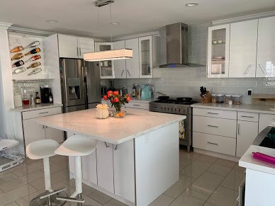 Cocina de la casa principal - 4537 Katherine Ave