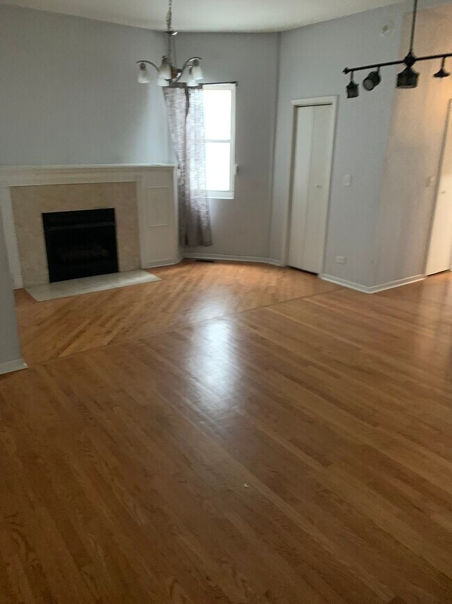 Building Photo - 4152 W Armitage Ave