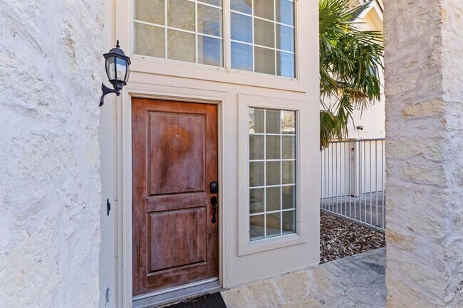 Foto del edificio - 3203 Tom Green St