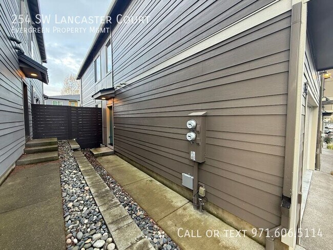 Building Photo - 254 SW Lancaster Ct
