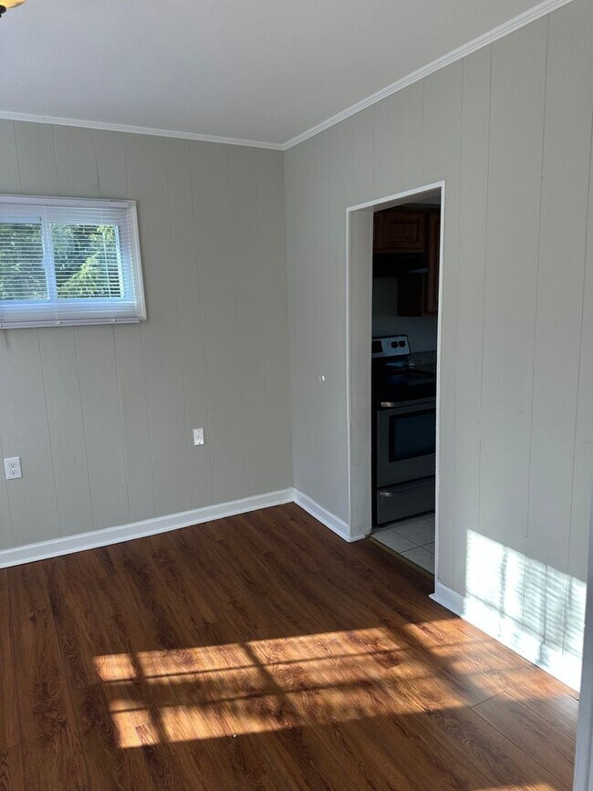 Foto del edificio - Spacious Renovated Home! Den Space & Bonus Recreation Room in Basement! Central Air! W/D! 2 Car G...