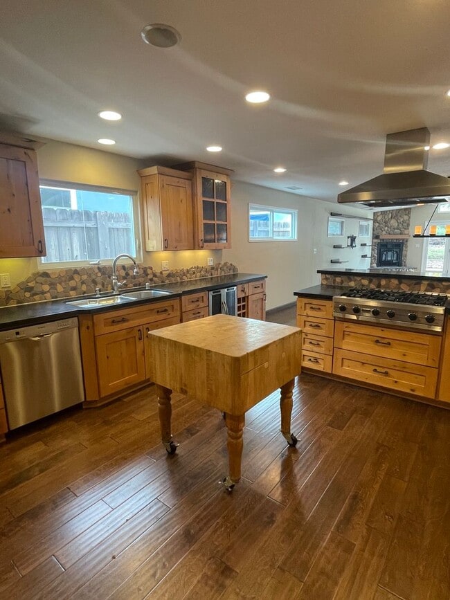 Building Photo - Clairemont Beauty - Welcome Home!