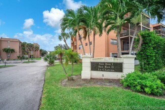 Building Photo - 3100 N Pine Island Rd