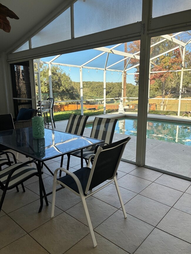 Building Photo - 867 Park Valley Cir