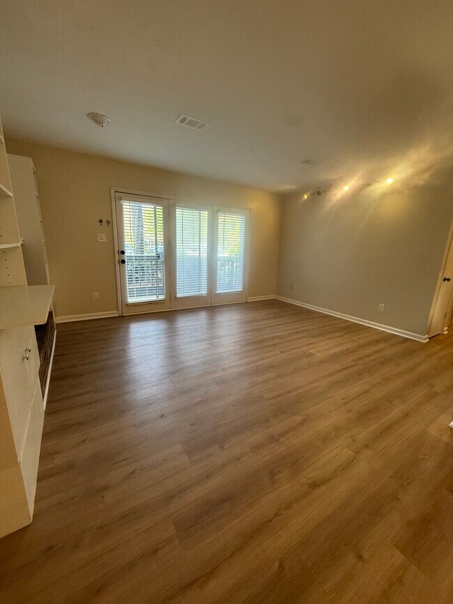 Building Photo - 1005 McClelen Way
