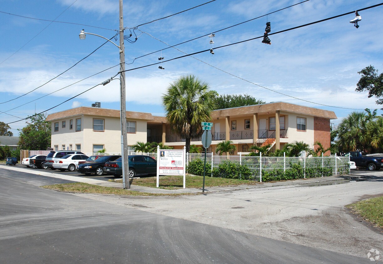 125 SE 9th Ct, Hallandale Beach, FL 33009 Apartments in Hallandale