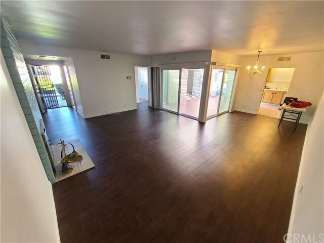Foto del edificio - 999 E Valley Blvd