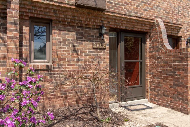 Building Photo - 2808 Churchill Dr