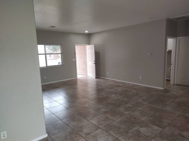 Foto del edificio - 3 Bedroom - 2 Bath - 1525 Sq. Ft. Home in ...