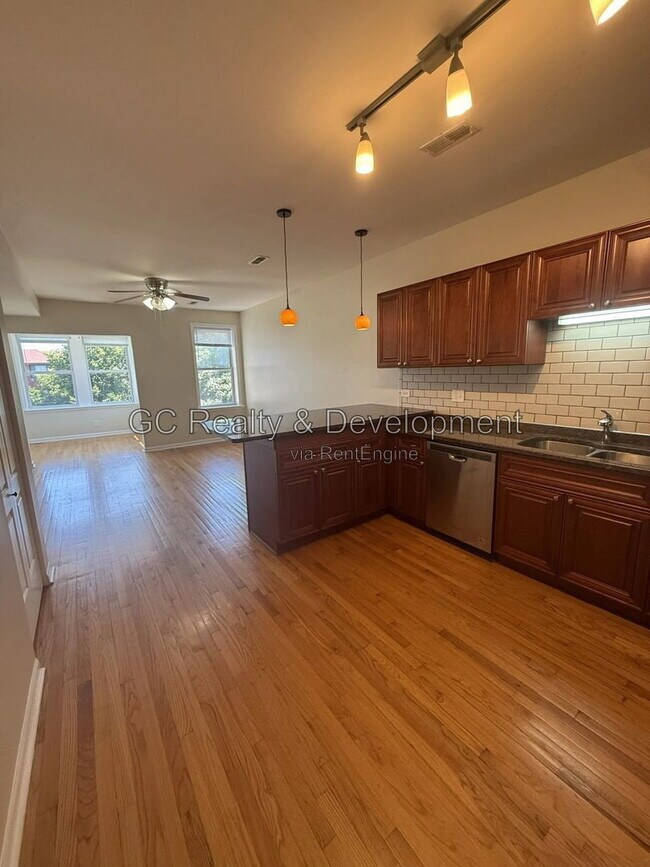Foto del edificio - 4842 N Albany Ave