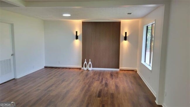 Building Photo - 389 Rosser Rd