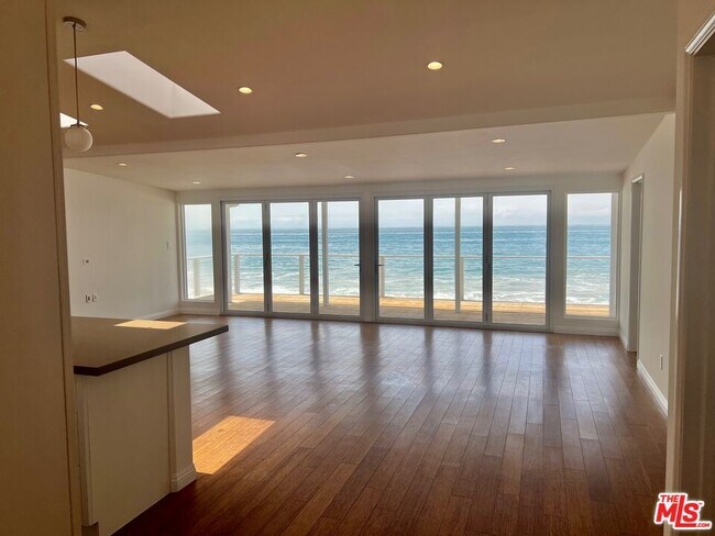 Foto del edificio - 25164 Malibu Rd