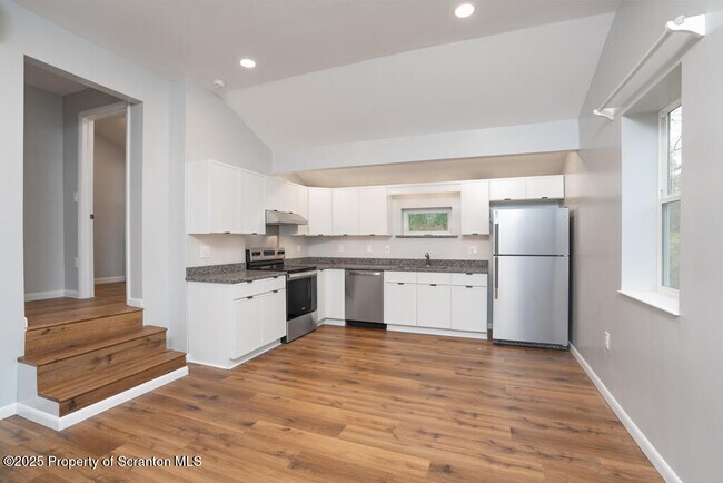 Foto del edificio - 240 Craig Rd