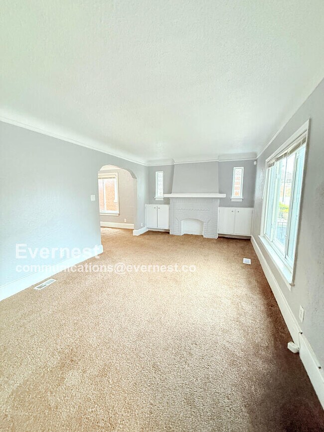Foto del edificio - 15101 Ward Ave