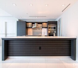 Building Photo - 200 Biscayne Blvd Way