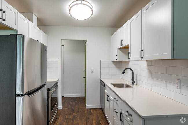 1BR, 1BA - RENOVATED 2022 -648-708SF - Habitat