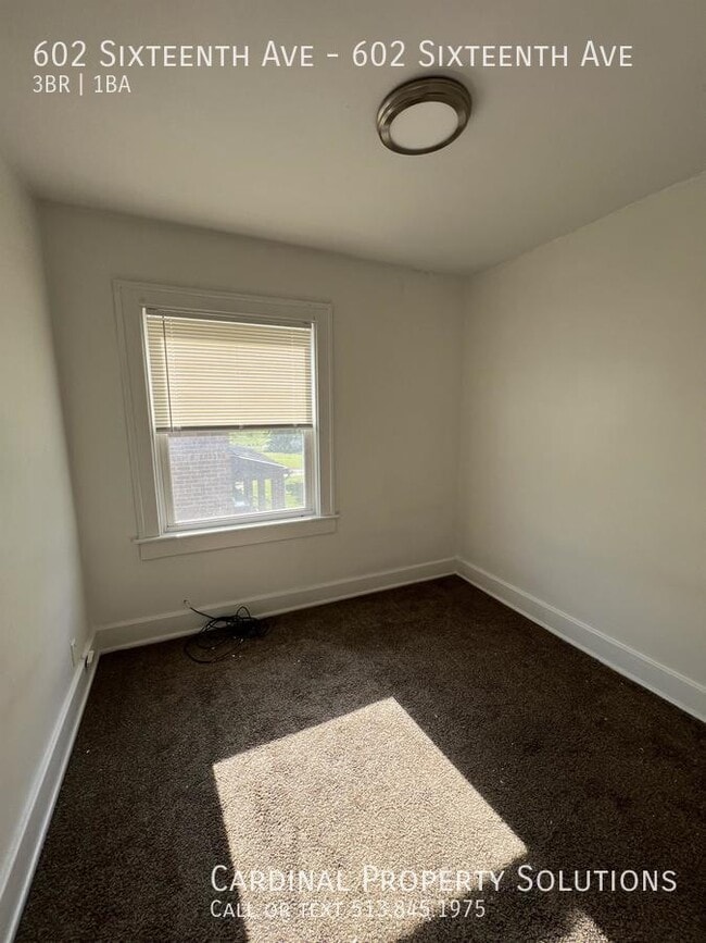 Foto del edificio - Spacious 3 Bedroom Townhome with 2 Full Ba...