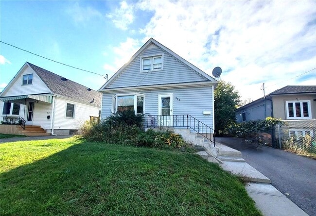 Building Photo - 253 Sinclair Av
