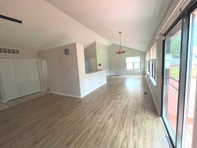 Building Photo - 3064 Long Grove Ln