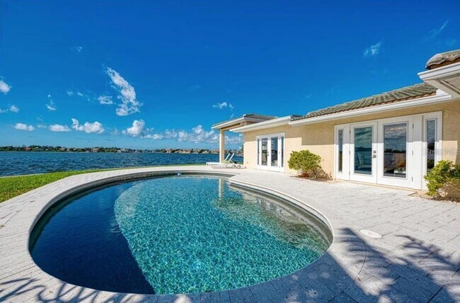 Foto del edificio - 7692 Cove Terrace