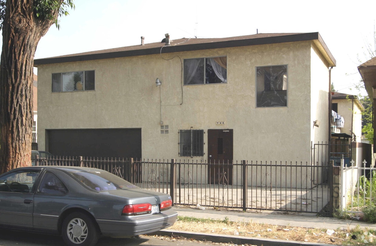 Building Photo - 725 E 27th St