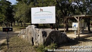 Foto del edificio - 560 Mountain Dr