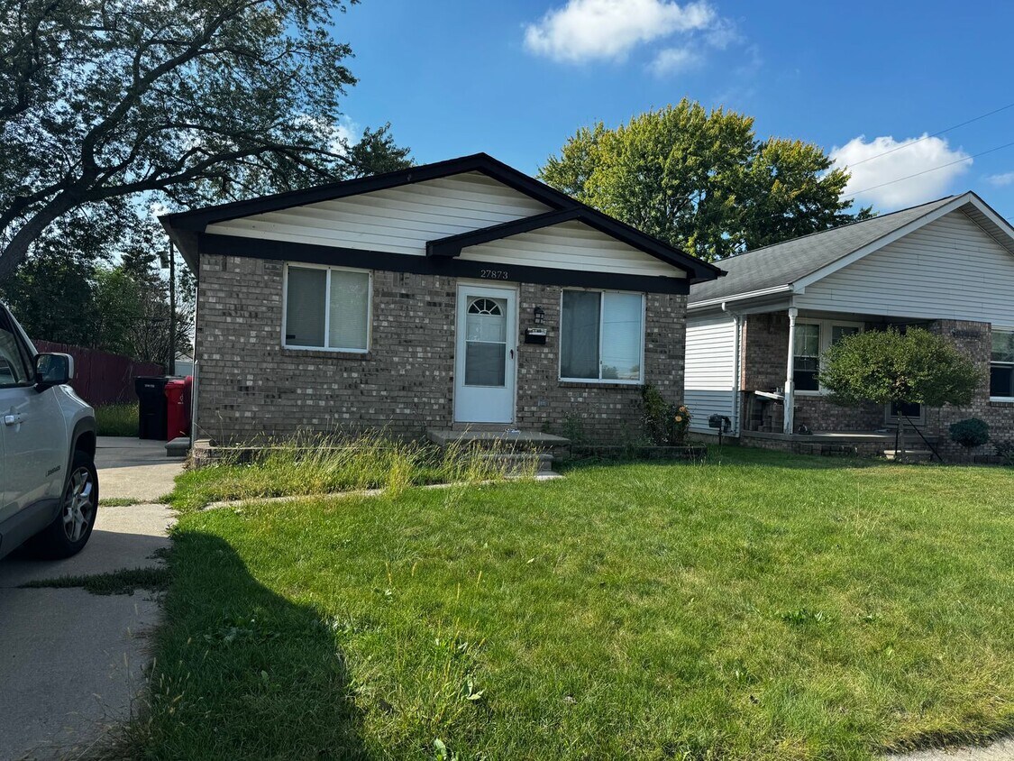 Primary Photo - 3 Bed 1.5 Bath Home In Roseville