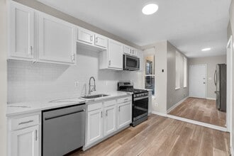 Building Photo - 418 N Collington Ave
