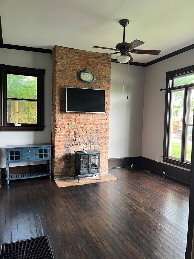 Building Photo - Charming East Nashville home with fenced yard!