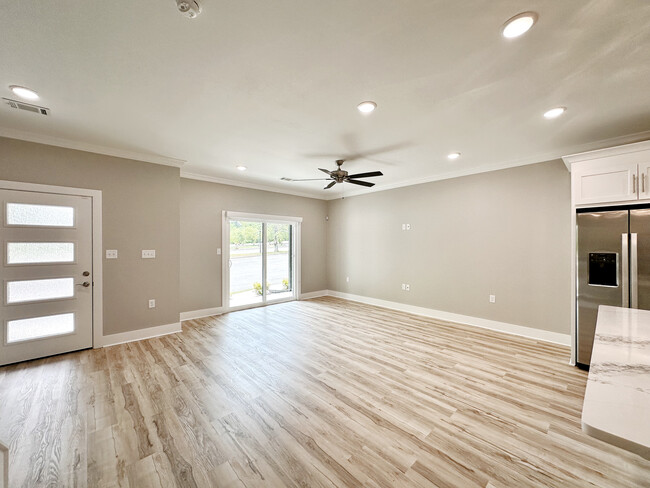 Building Photo - 225 Country Club Pkwy