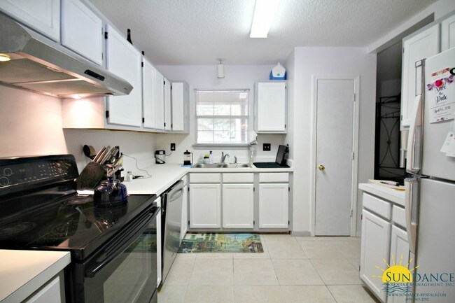 Building Photo - 577 Emerald Ln