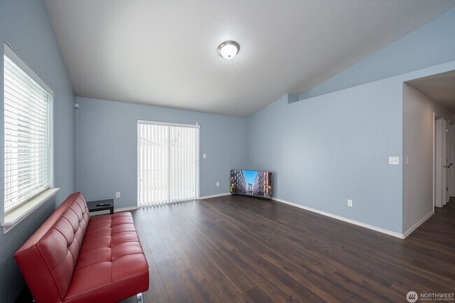 Building Photo - Never been rented before new home in Mae V...