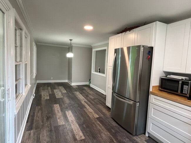 Building Photo - 1715 E Oakland Ave