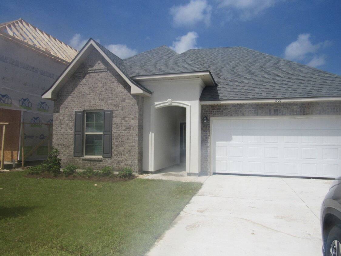 Primary Photo - 808 Ridgefield Dr