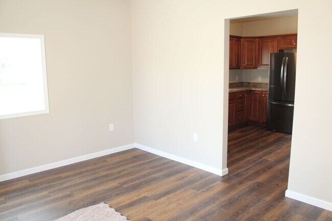 Building Photo - End Unit Home