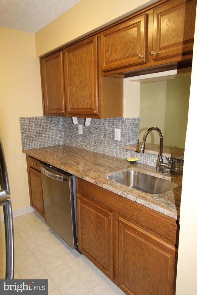 Building Photo - 1806 Ravens Crest Dr