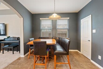 Building Photo - 970 Jennifer St