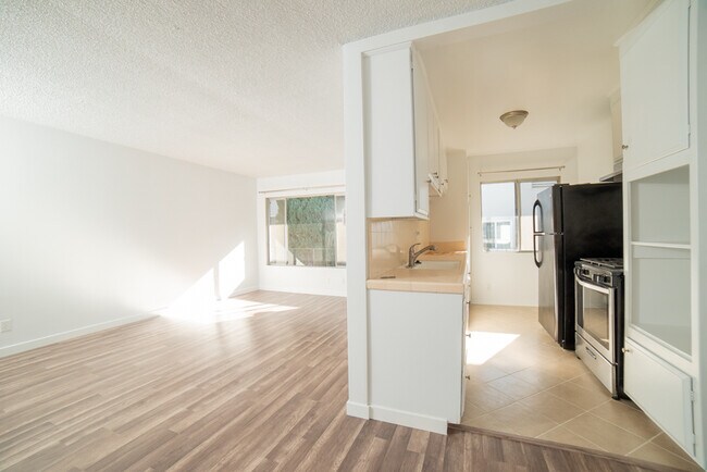 Foto del edificio - 127 S St Andrews Pl